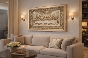 tablou religios cu scena Cina cea de Taină, relief alb-crem, cu detalii finisate și ramă decorativă elegant