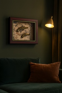 tablou decorativ cu două pistoale vintage