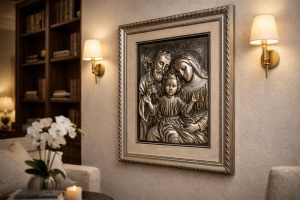 Tablou cu Sfânta Familie în relief argintiu, ramă decorativă elegantă, ideal pentru decor religios de perete