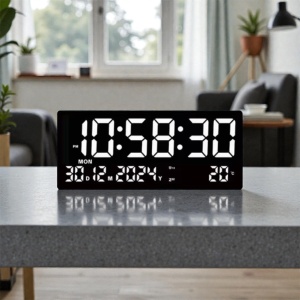 Ceas digital de birou cu afișaj LED mare, culoare alba, oră, dată și temperatură, design modern pentru interior
