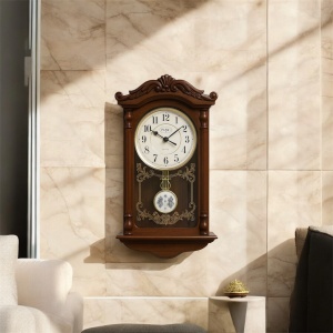 Ceas de perete vintage cu pendul, design clasic și cadran rotund, decor elegant pentru interior
