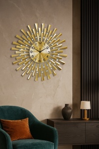 Ceas de perete decorativ auriu tip soare, cu raze geometrice și cristale ornamentale