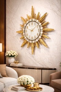 Ceas de perete modern alb cu design solar auriu si detalii decorative elegante