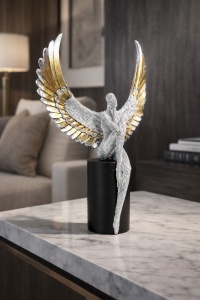 Statueta inger cu aripi alb-aurii, decor modern elegant pentru interior