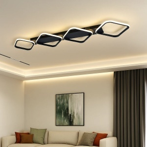 Plafonieră LED modernă cu patru rame geometrice negre iluminate, dispuse în linie