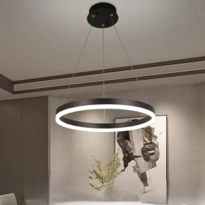 Lustră LED suspendată cu inel negru modern și lumină caldă integrată
