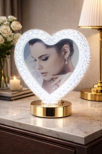 Ramă foto decorativă cu iluminare, formă de inimă