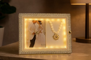 Ramă foto LED cu colier de perle decorative