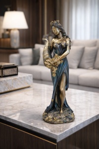 Cornul abundenței decorativ, statuetă simbol al prosperității și norocului