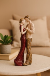 Figurină decorativă cu cuplu îndrăgostit, ornament romantic pentru casă, decor cadou pentru cupluri
