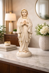 Figurina crestina Maica Domnului in pozitie de rugaciune