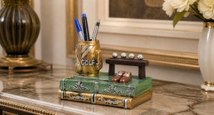 Suport decorativ pentru pixuri cu tema golf, accesoriu elegant pentru birou
