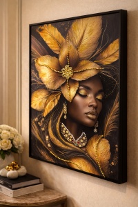 Tablou cu femeie africana si flunze aurii decorative, decor modern pentru interior