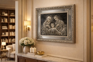 Tablou Sfânta Familie cu ramă ornamentată argintie și contur din oglindă, decor religios pentru interior