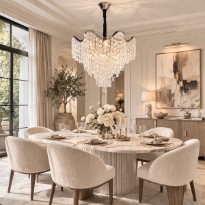 Candelabru modern cu cristale în cascadă și design ondulat, ideal pentru livinguri elegante și iluminat de impact