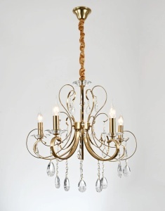 Candelabru clasic cu 5 brațe aurii și cristale elegante, ideal pentru un iluminat rafinat în living sau dining