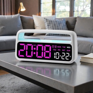 Ceas digital cu afișaj LED mov, oră și dată, iluminare ambientală superioară cu culori schimbabile, design modern pentru interior