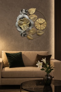 Ceas decorativ de perete cu design floral auriu și argintiu