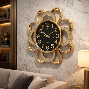 Ceas de perete modern negru cu design floral auriu si detalii decorative elegante