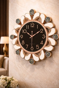 Ceas de perete modern negru cu design floral rose gold si detalii decorative elegante
