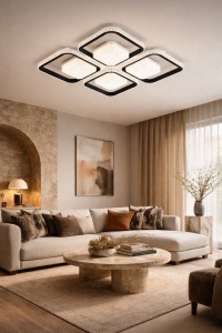 Lustră LED modernă cu patru module pătrate cristaline, încadrate în rame negre cu margini luminoase
