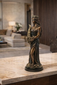 Statuetă zeița abundenței cu cornul belșugului