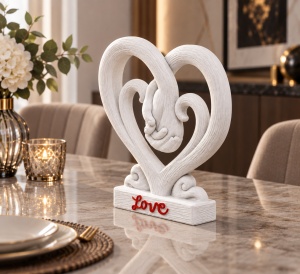 Statuetă Decorativă Două Mâini Împreunate în Inimă cu Mesaj Love - "Soveno" - Img 3