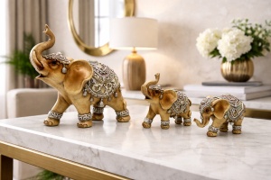 Set statuete elefanti decorativi aurii cu ornamente argintii figurine familie elefanti