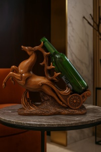 Suport sticlă vin cerb cabrat din rășină imitație lemn