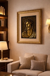 Tablou cu Iisus Hristos în relief auriu, cu ramă decorativă aurie, decor religios pentru perete