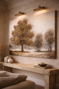 Tablou decorativ cu copac central și peisaj natural în tonuri calde
