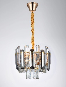 Candelabru modern argintiu cu cristale transparente verticale și design elegant suspendat