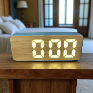 Ceas digital cu design din lemn și afișaj LED alb, ideal pentru dormitor sau birou modern