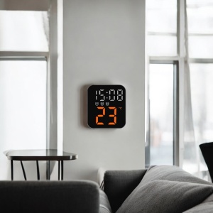 Ceas digital cu afișaj LED, temperatură și alarme multiple, pentru perete sau masă, design modern compact