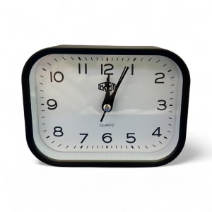 Ceas de masă analogic cu ramă negru și cadran alb, ideal pentru dormitor sau birou