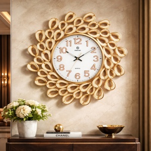 Ceas de perete modern alb cu fosfor si design decorativ auriu tip frunze