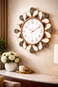 Ceas de perete modern alb cu design floral rose gold si detalii decorative elegante