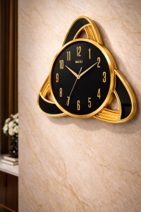 Ceas de perete modern negru cu finisaj auriu si design geometric elegant