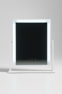 oglindă cu LED de masă și trei tipuri de lumină: rece, caldă și neutră