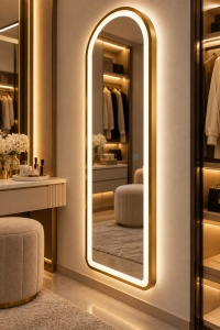 Oglinda LED verticala cu rama aurie si buton touch, design modern pentru dressing