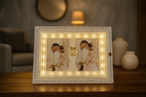 Ramă foto LED dublă cu verighete aurii decorative