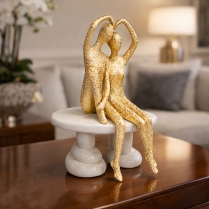 Statuetă de interior cu îndrăgostiți stil contemporan, cadou ideal pentru cupluri