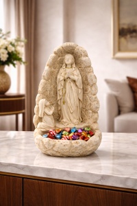 Statueta religioasa Fecioara Maria cu copil ingenuncheat si suport decorativ tip fantana