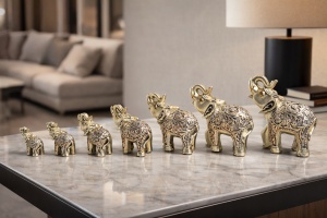 Set statuete elefanți decorativi în diferite mărimi, simbol al norocului, prosperității și protecției