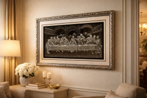 Tablou Cina cea de Taină în relief argintiu, cu ramă ornamentală elegantă și fundal negru, artă religioasă pentru decor interior.