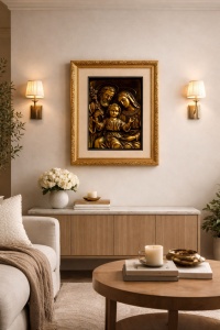 tablou religios reprezentând Sfânta Familie, relief auriu cu ramă decorativă clasică, finisaj elegant și detalii fine