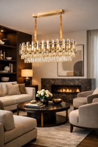 Candelabru auriu cu cristale moderne, design elegant și lumini decorative suspendate