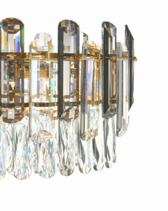 Candelabru elegant auriu cu cristale lungi, suspendat, design luxos pentru living