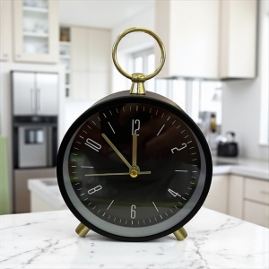 ceas de masă negru cu design minimalist și suport metalic , cu alarma