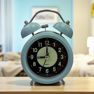 ceas masa albastru cu clopotel si fosfor , cu alarma , pentru dormitor , birou